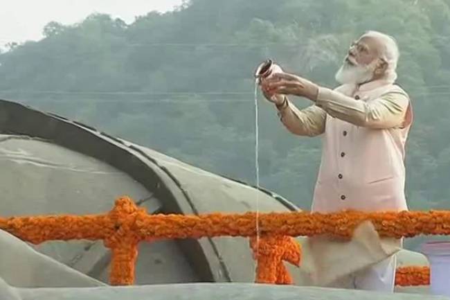 "When India Lost Its Sons..": PM Slams Opposition Over Pulwama Attack